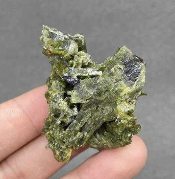 РЕДКОСТЬ! 28 г природного эпидота Внутренней Монголии образцы минералов камни и кристаллы кристаллы кварца